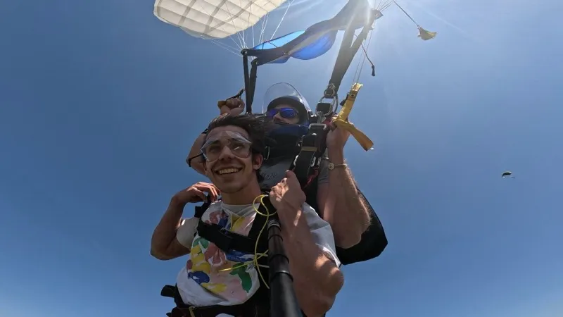 Tandem sous voile avec vue sur le soleil
